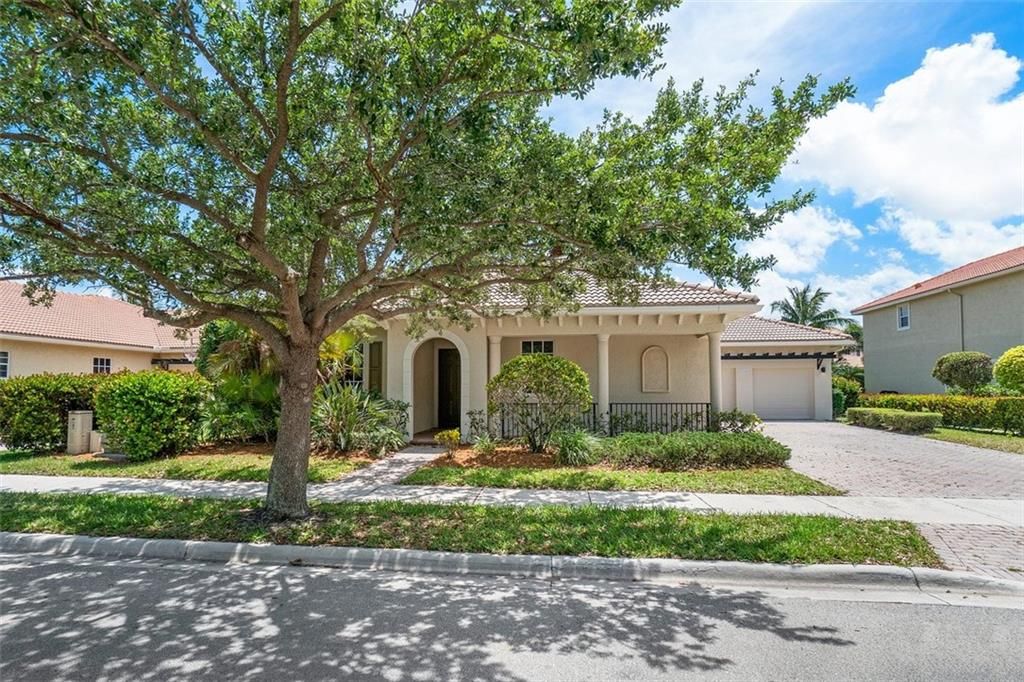 Photo of 112 Via Azurra, Jupiter, FL 33458 (MLS # F10281990)