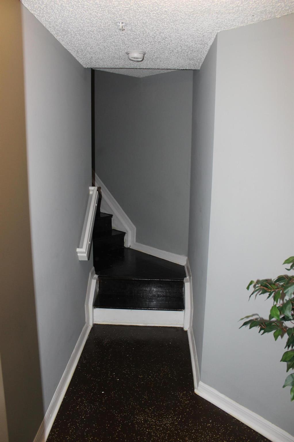 GRAND VIEW AT CRESTWOOD C - Residential Lease