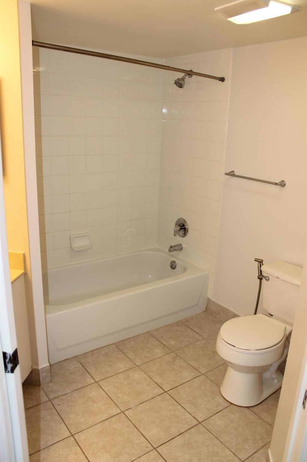 GRAND VIEW AT CRESTWOOD C - Residential Lease