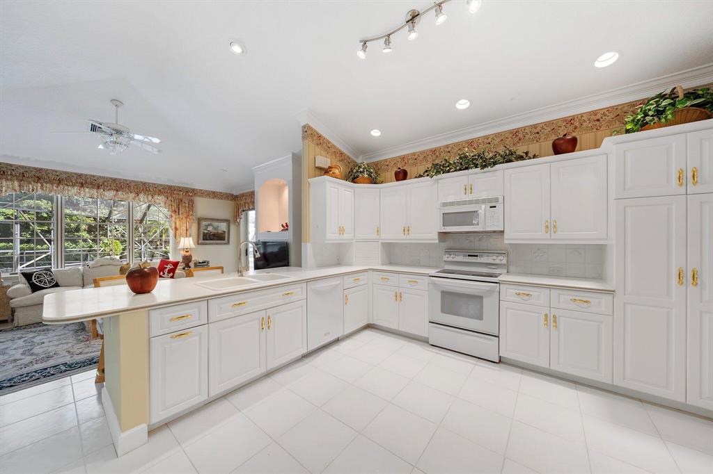 SOUTHERN CAY AT JONATHANS - Residential