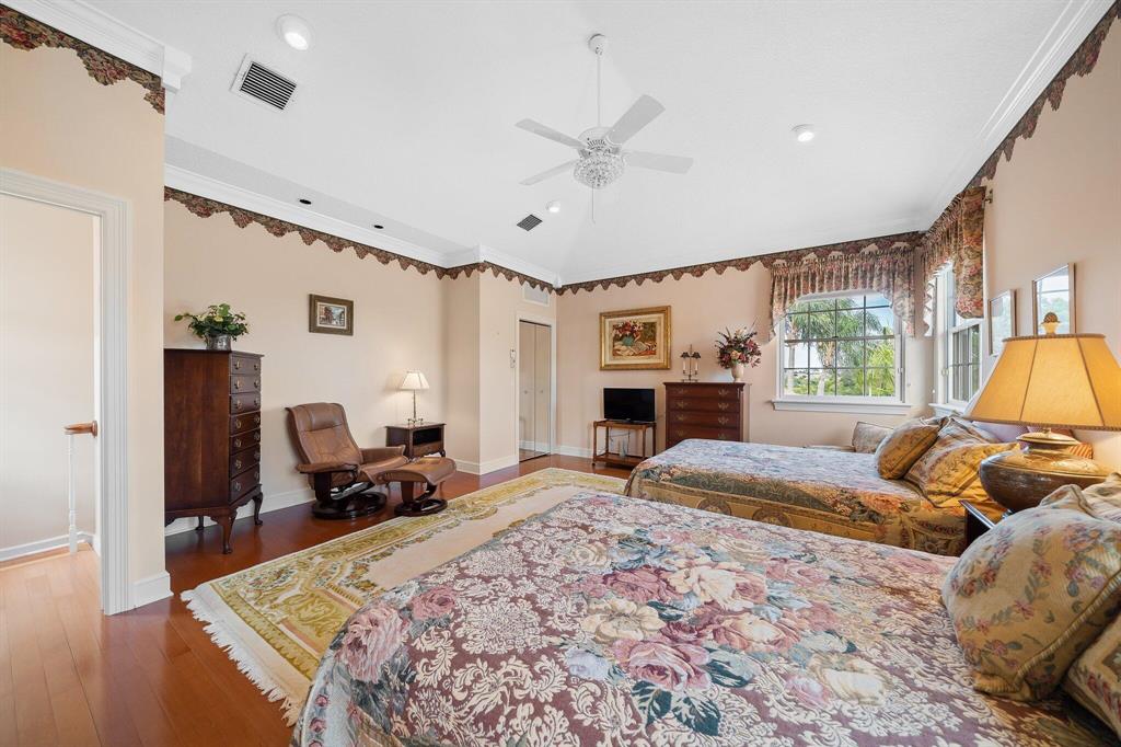 SOUTHERN CAY AT JONATHANS - Residential