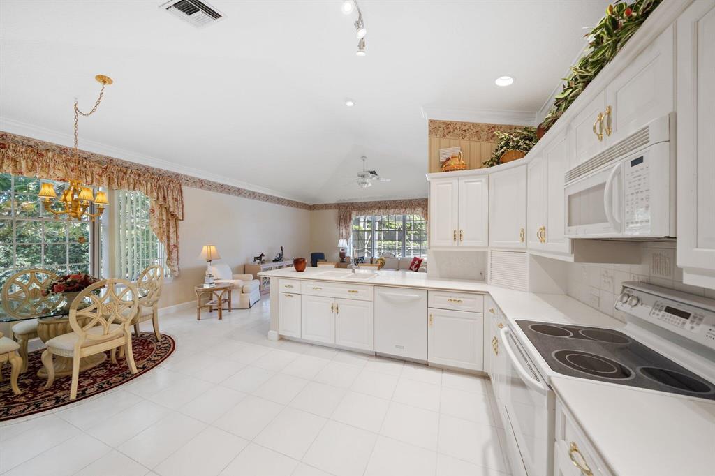 SOUTHERN CAY AT JONATHANS - Residential