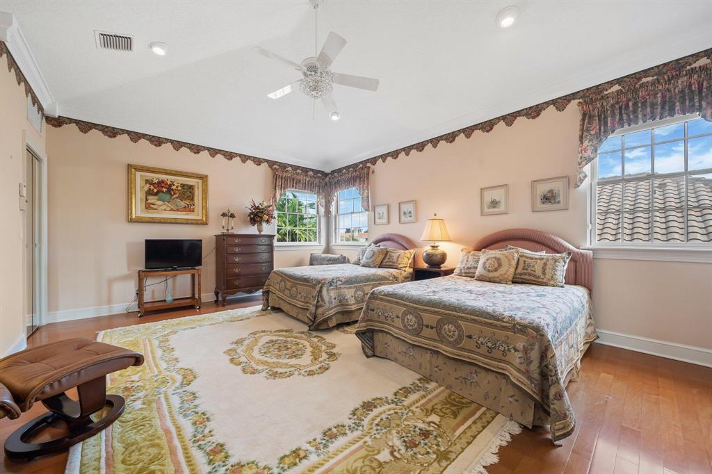 SOUTHERN CAY AT JONATHANS - Residential