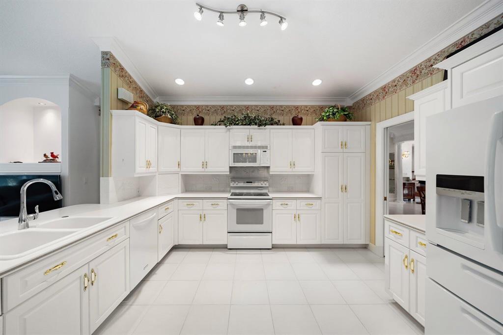 SOUTHERN CAY AT JONATHANS - Residential