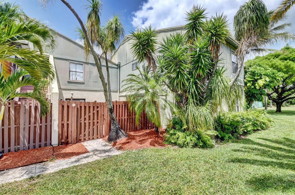 CROSSINGS OF BOYNTON BEACH CONDO - Residential