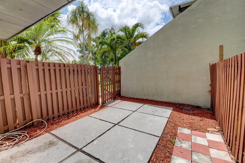 CROSSINGS OF BOYNTON BEACH CONDO - Residential