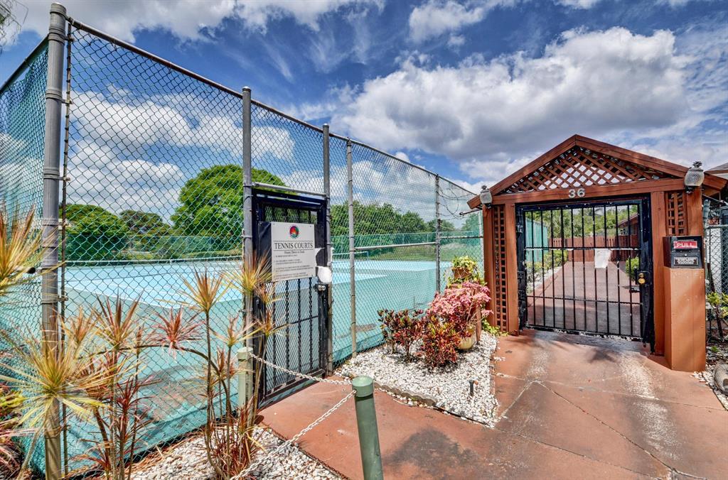 CROSSINGS OF BOYNTON BEACH CONDO - Residential