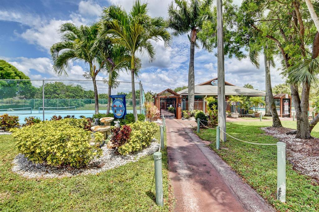 CROSSINGS OF BOYNTON BEACH CONDO - Residential