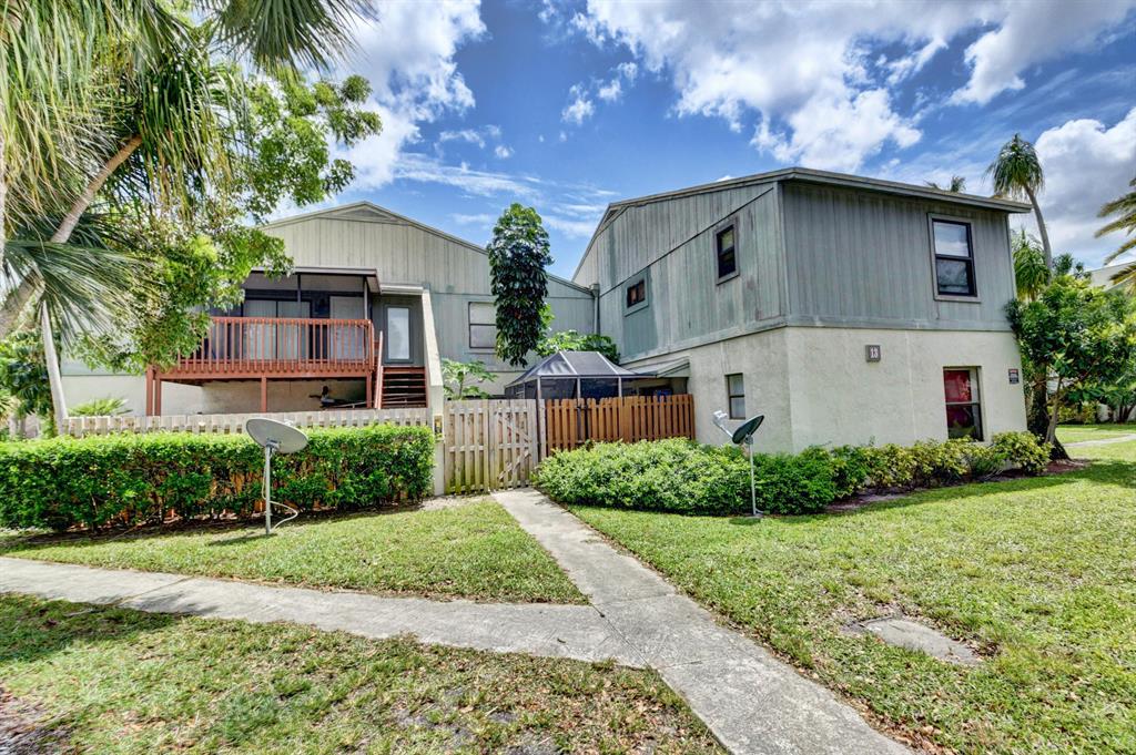 CROSSINGS OF BOYNTON BEACH CONDO - Residential