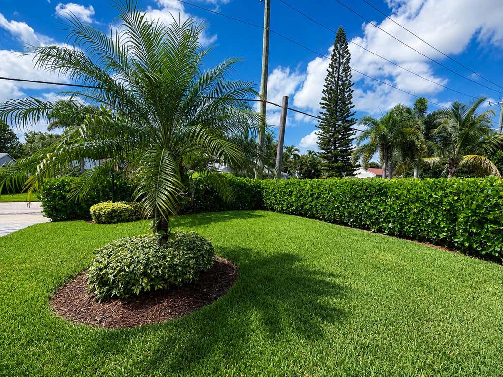 Photo of 821 Hampton Road, West Palm Beach, FL 33405 (MLS # B26068075)