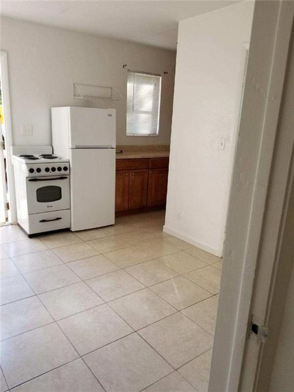Photo of 4320 SW 6TH ST #110, Plantation, FL 33317 (MLS # F10314937)