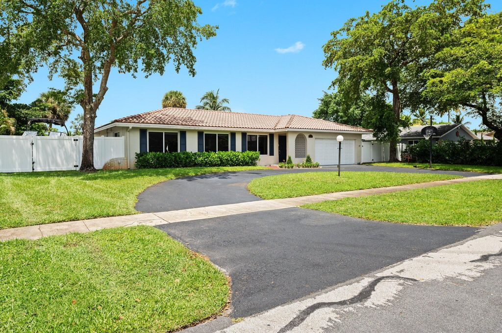 Photo of 6101 SW 9th Street, Plantation, FL 33317 (MLS # B26035951)