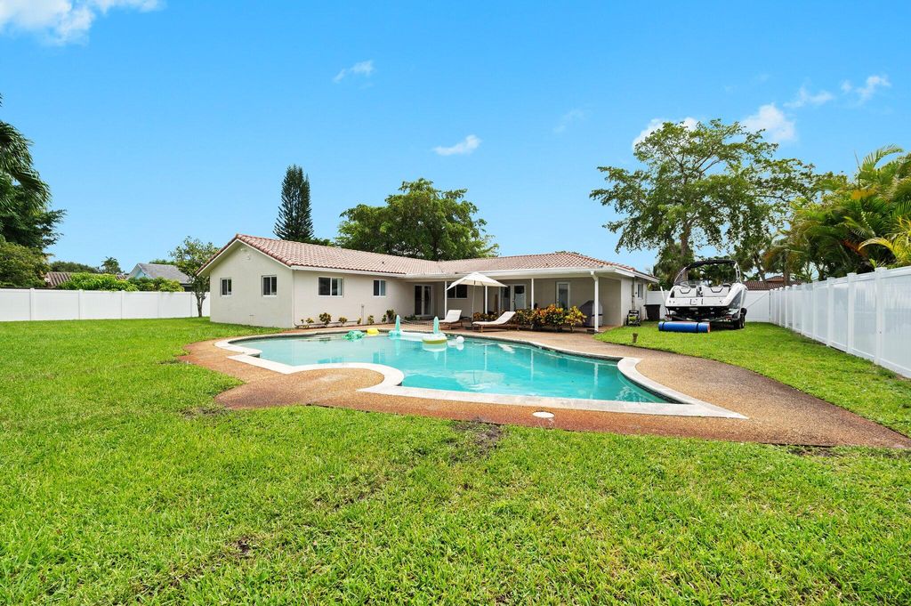 Photo of 6101 SW 9th Street, Plantation, FL 33317 (MLS # B26035951)