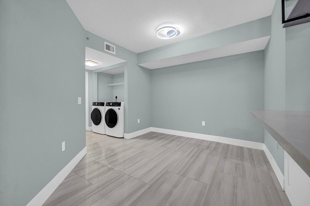 Photo of 1010 Villa Circle, Boynton Beach, FL 33435 (MLS # B26014905)