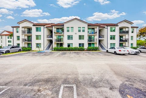 Photo of 1010 Villa Circle, Boynton Beach, FL 33435 (MLS # B26014905)