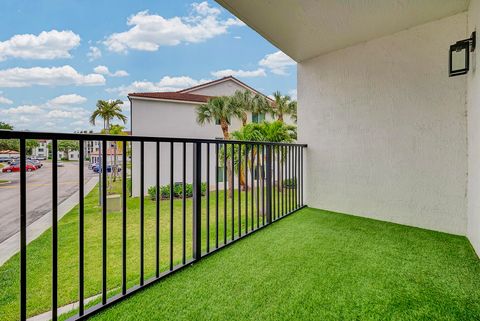 Tiny photo for 1010 Villa Circle, Boynton Beach, FL 33435 (MLS # B26014905)
