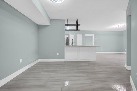 Tiny photo for 1010 Villa Circle, Boynton Beach, FL 33435 (MLS # B26014905)
