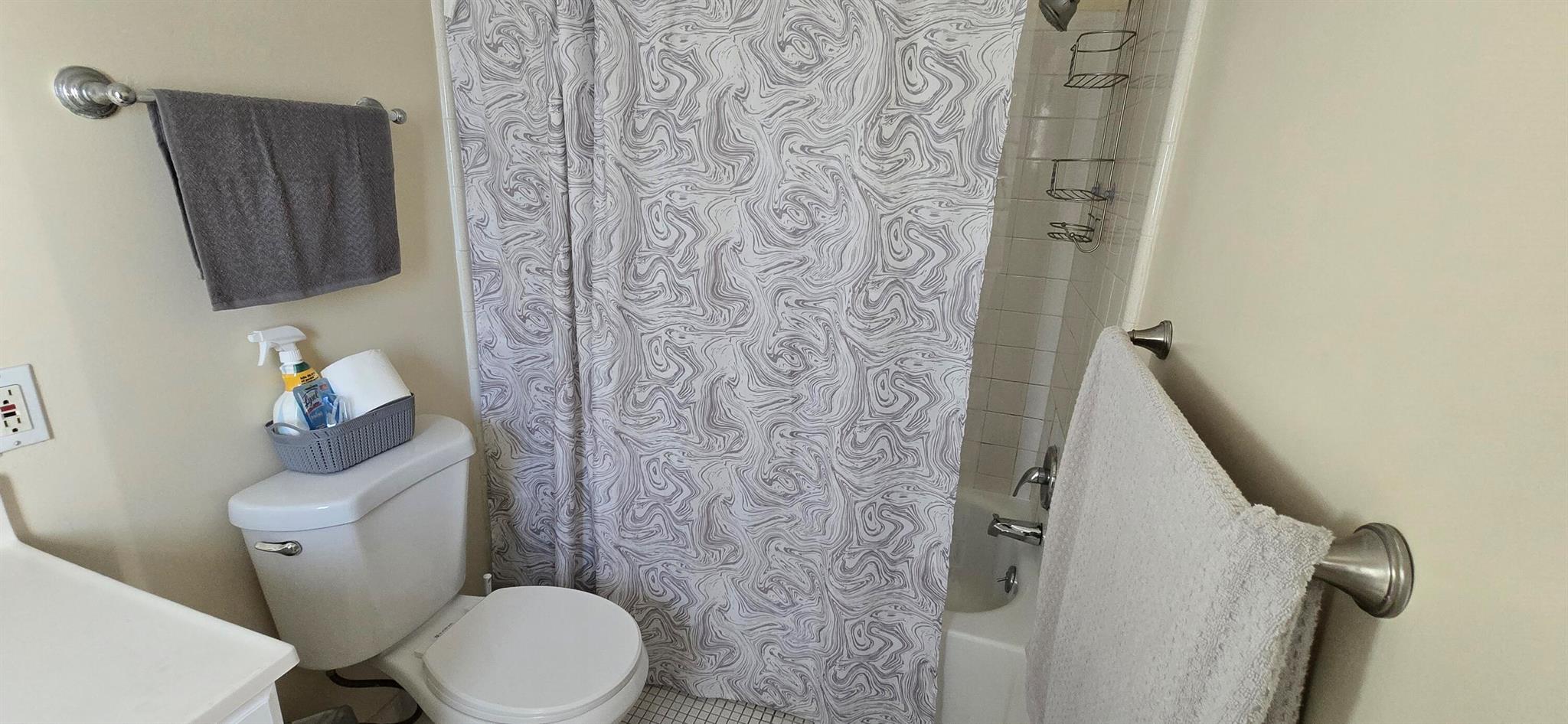 KARLSHOF CONDO - Residential Lease