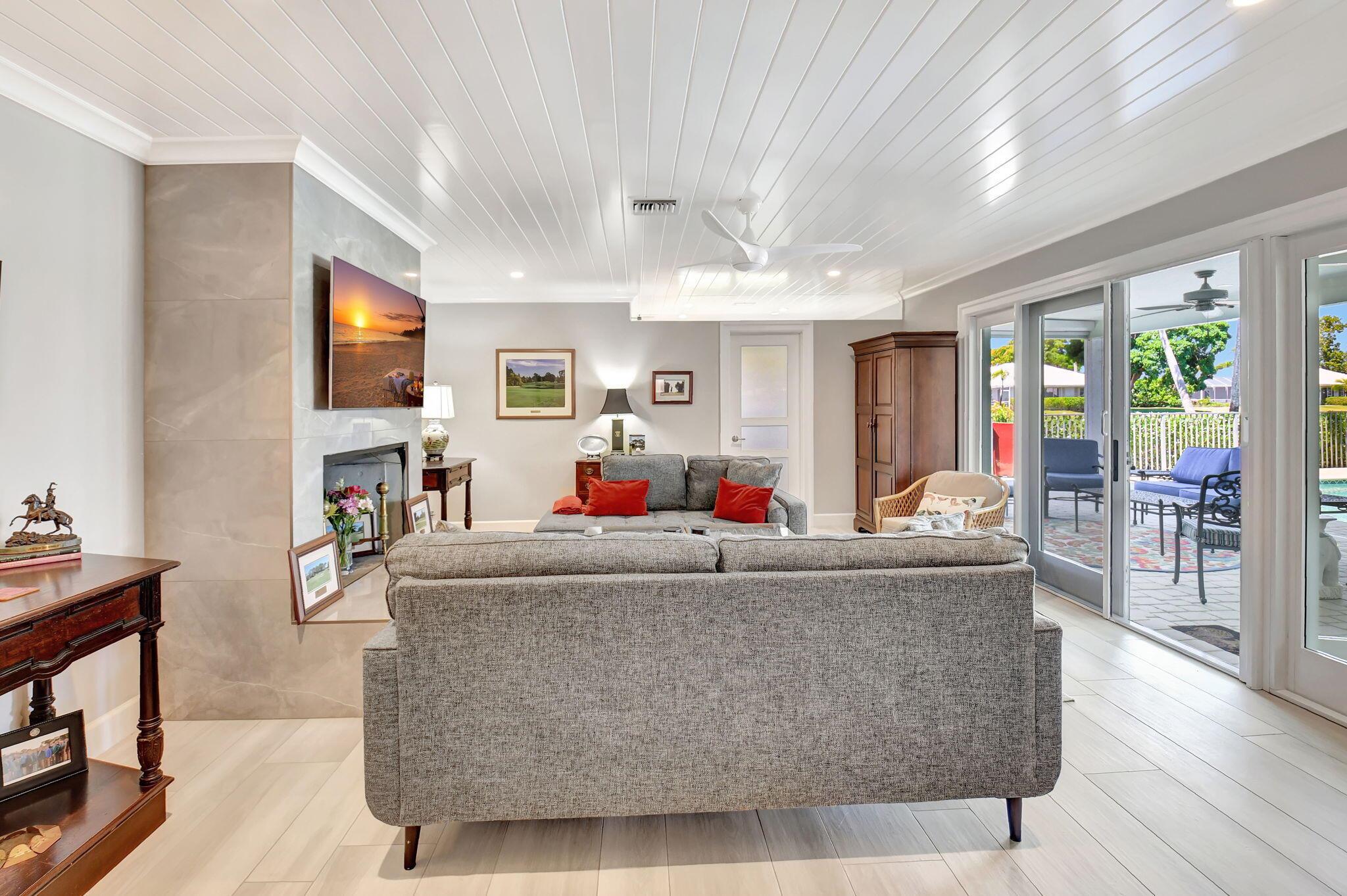 DELRAY DUNES - Residential