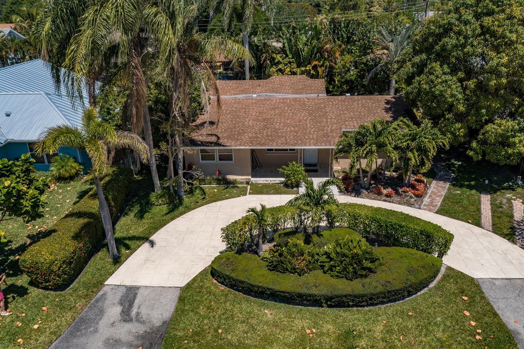 Photo of 1003 Cheyenne Street, Jupiter, FL 33458 (MLS # R11078192)