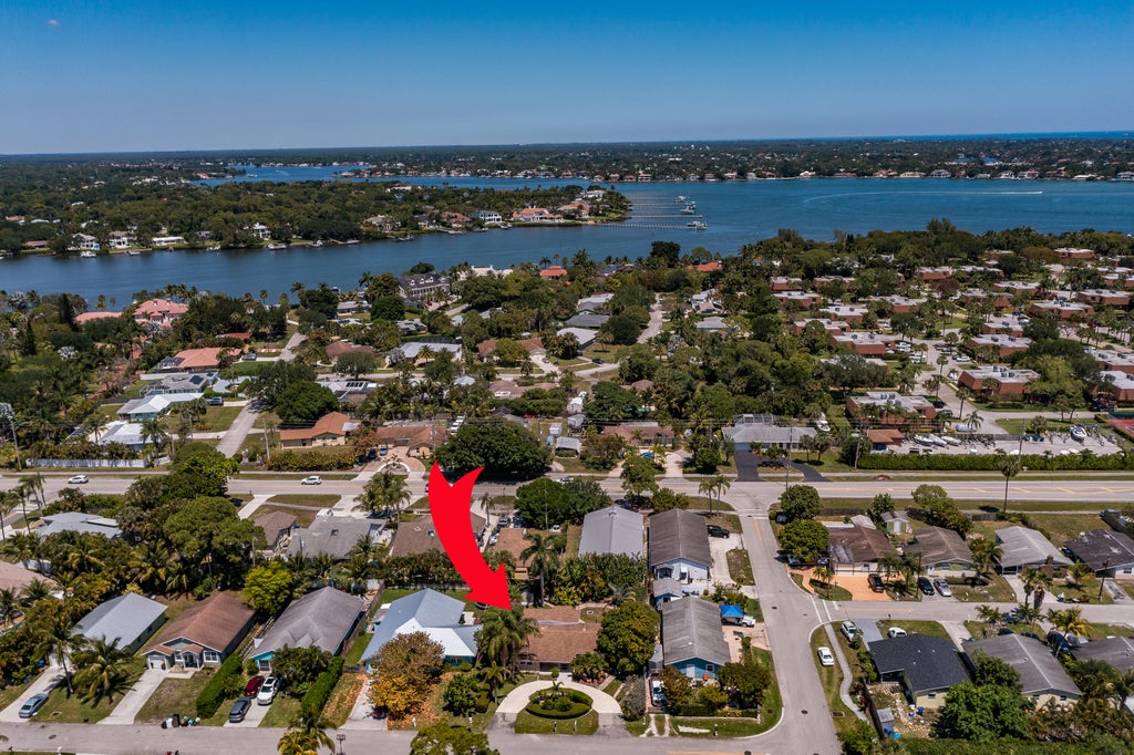 Photo of 1003 Cheyenne Street, Jupiter, FL 33458 (MLS # R11078192)