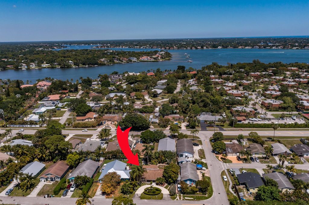 Photo of 1003 Cheyenne Street, Jupiter, FL 33458 (MLS # R11078192)