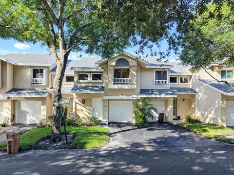 Tiny photo for 2276 DISCOVERY Circle W #2276, Deerfield Beach, FL 33442 (MLS # B26081292)