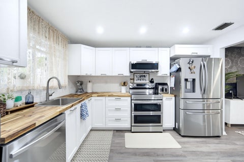 Tiny photo for 2276 DISCOVERY Circle W #2276, Deerfield Beach, FL 33442 (MLS # B26081292)