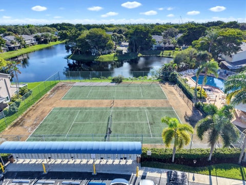 Tiny photo for 2276 DISCOVERY Circle W #2276, Deerfield Beach, FL 33442 (MLS # B26081292)