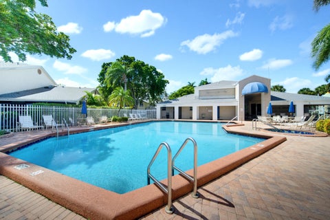 Tiny photo for 2276 DISCOVERY Circle W #2276, Deerfield Beach, FL 33442 (MLS # B26081292)