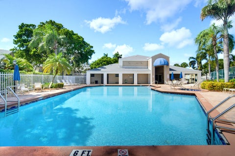Tiny photo for 2276 DISCOVERY Circle W #2276, Deerfield Beach, FL 33442 (MLS # B26081292)