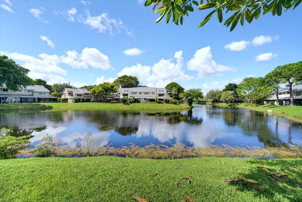 Photo of 2276 DISCOVERY Circle W #2276, Deerfield Beach, FL 33442 (MLS # B26081292)