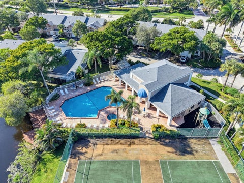 Tiny photo for 2276 DISCOVERY Circle W #2276, Deerfield Beach, FL 33442 (MLS # B26081292)