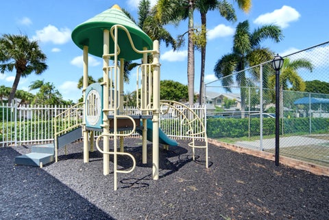 Tiny photo for 2276 DISCOVERY Circle W #2276, Deerfield Beach, FL 33442 (MLS # B26081292)
