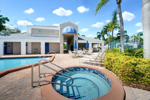 Tiny photo for 2276 DISCOVERY Circle W #2276, Deerfield Beach, FL 33442 (MLS # B26081292)