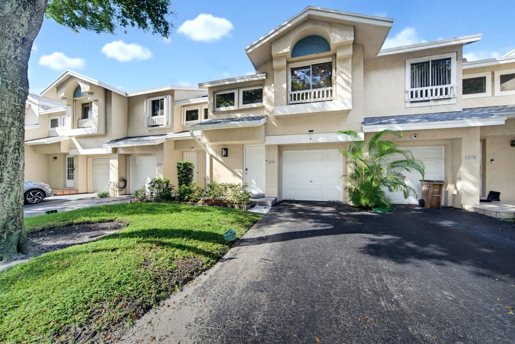 Photo of 2276 DISCOVERY Circle W #2276, Deerfield Beach, FL 33442 (MLS # B26081292)