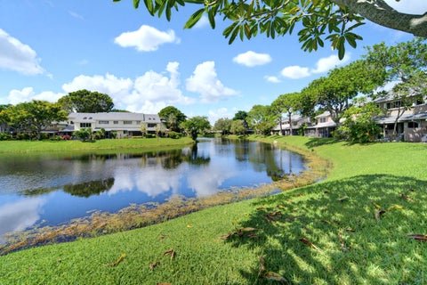 Tiny photo for 2276 DISCOVERY Circle W #2276, Deerfield Beach, FL 33442 (MLS # B26081292)