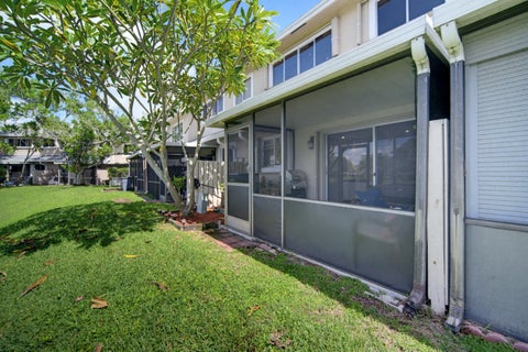 Tiny photo for 2276 DISCOVERY Circle W #2276, Deerfield Beach, FL 33442 (MLS # B26081292)