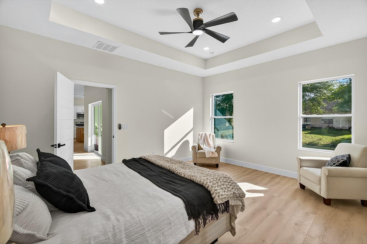 VERO LAKE ESTATES UNIT H- - Residential