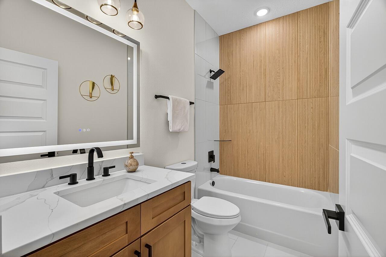 VERO LAKE ESTATES UNIT H- - Residential