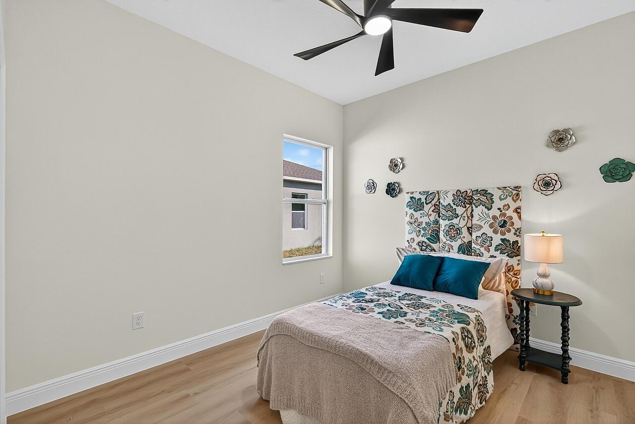 VERO LAKE ESTATES UNIT H- - Residential