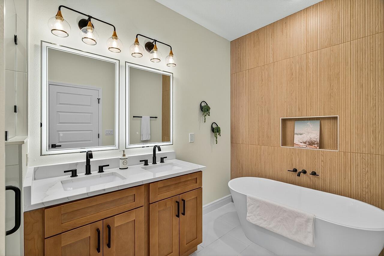 VERO LAKE ESTATES UNIT H- - Residential