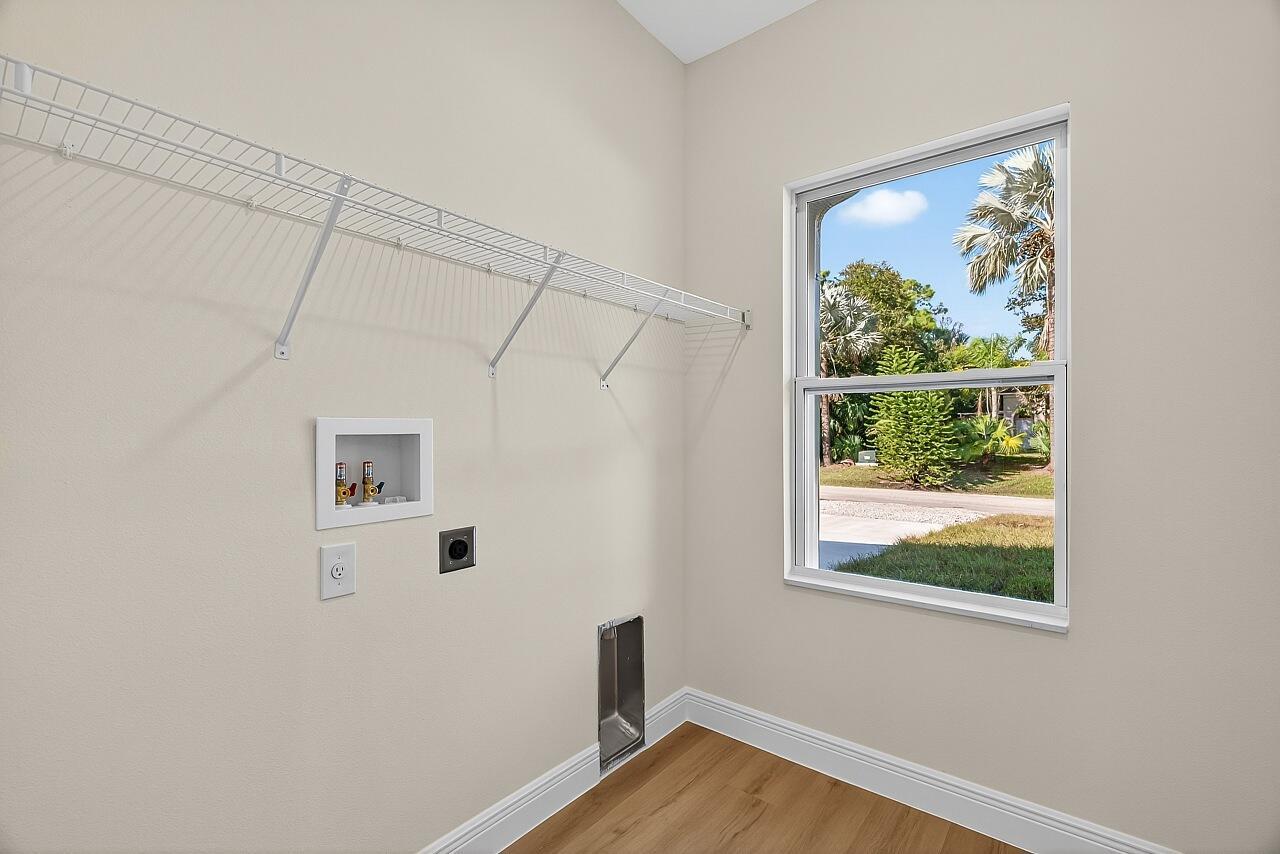 VERO LAKE ESTATES UNIT H- - Residential