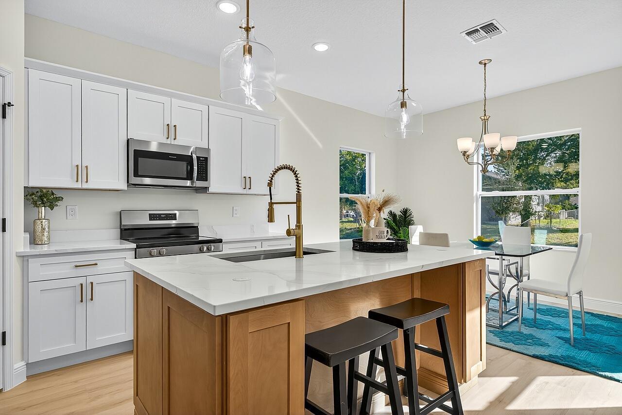 VERO LAKE ESTATES UNIT H- - Residential