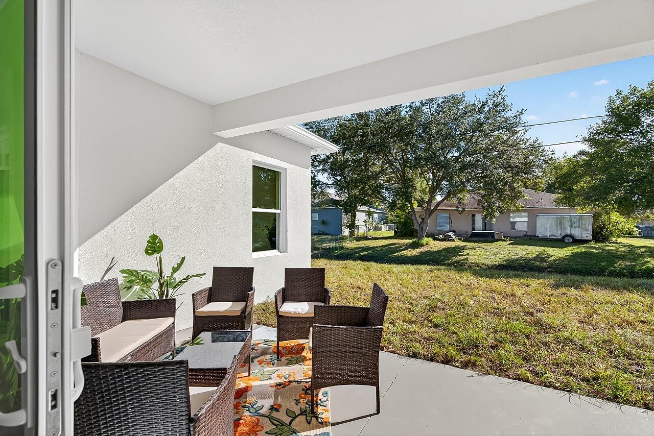 VERO LAKE ESTATES UNIT H- - Residential