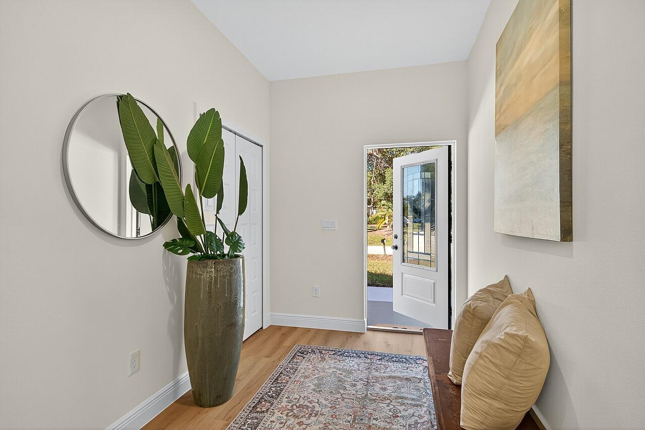 VERO LAKE ESTATES UNIT H- - Residential