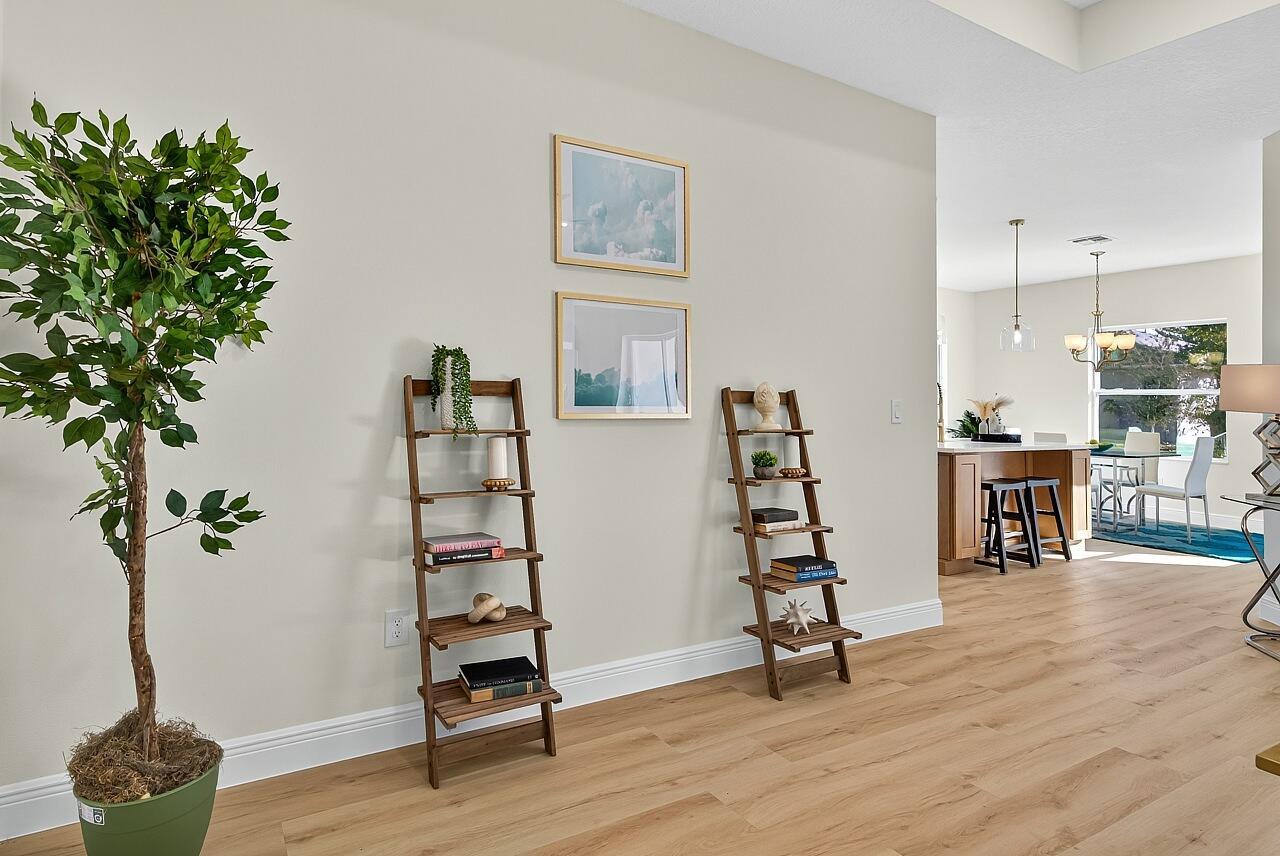 VERO LAKE ESTATES UNIT H- - Residential