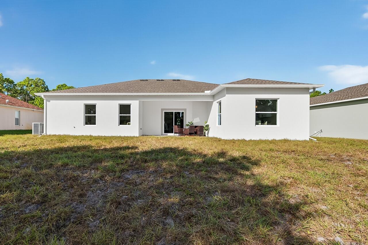 VERO LAKE ESTATES UNIT H- - Residential