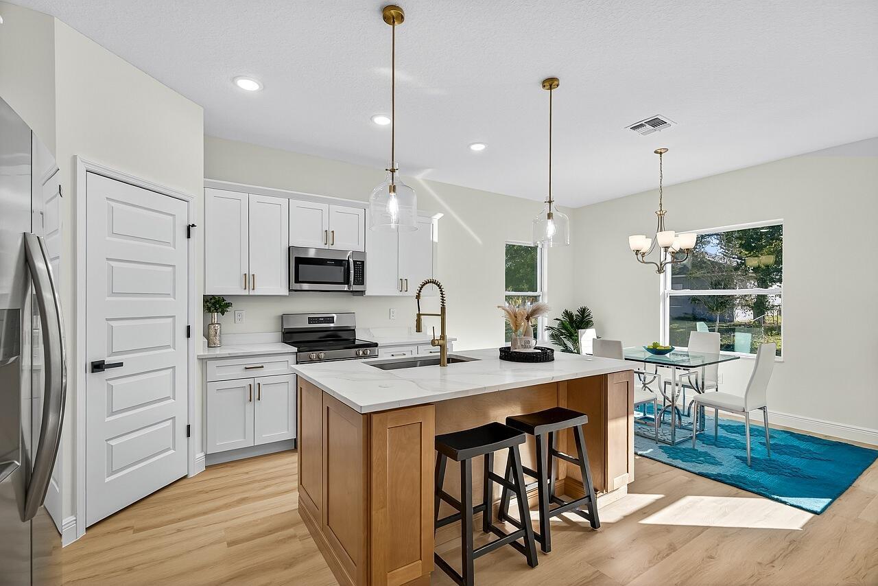 VERO LAKE ESTATES UNIT H- - Residential