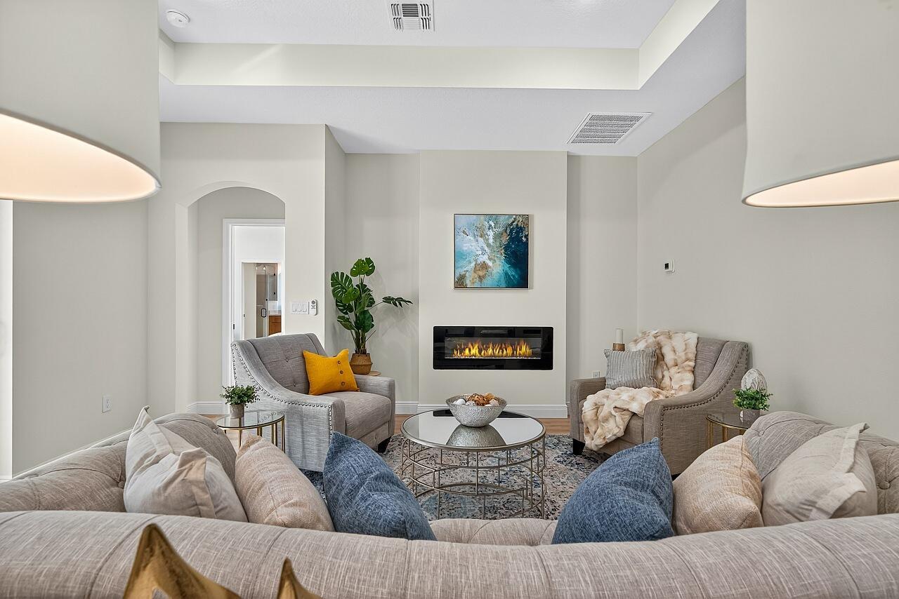 VERO LAKE ESTATES UNIT H- - Residential